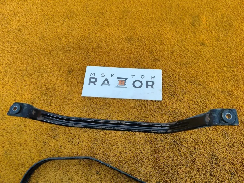 Крепление топливного бака