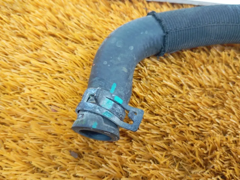 Патрубок радиатора