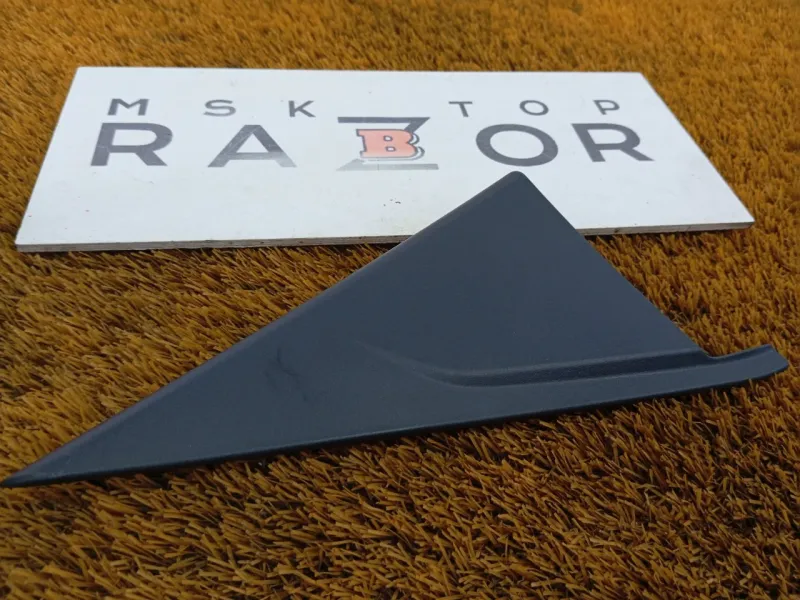 Уголок двери