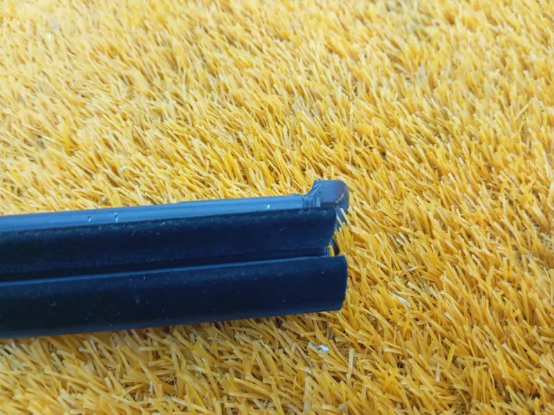 Уплотнитель стекла двери