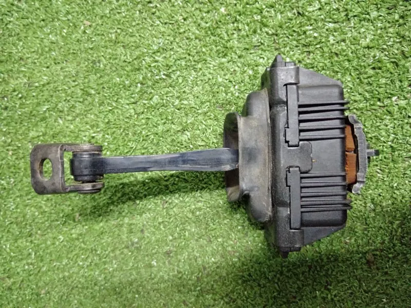 Ограничитель двери