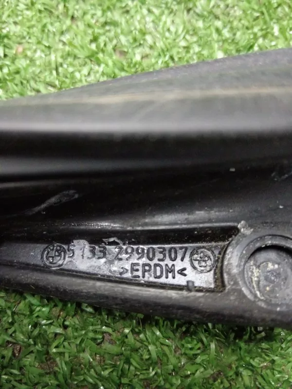 Уплотнитель стекла двери