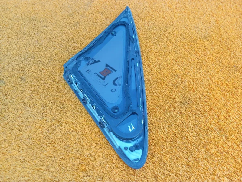 Форточка задняя