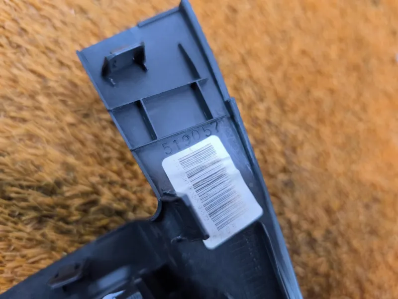 Уголок двери