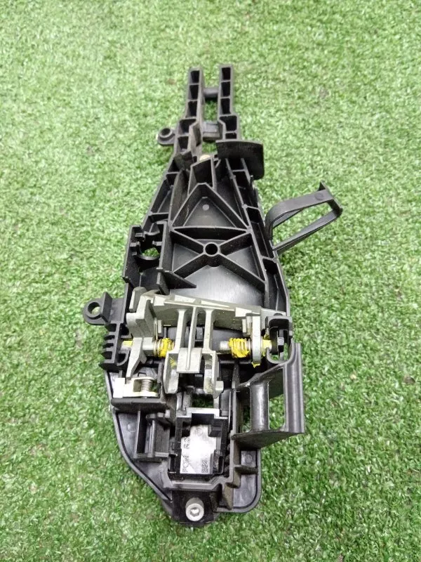 Кронштейн ручки двери