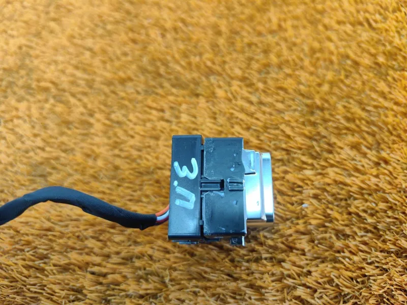 Кнопка стеклоподъемника