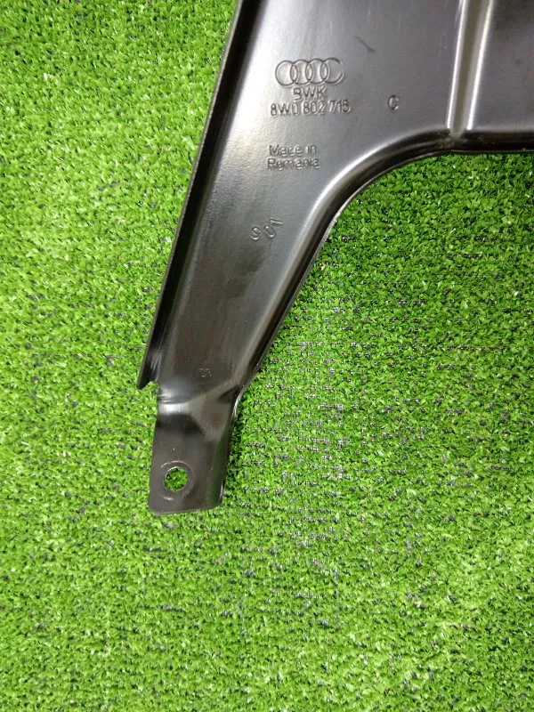 Крепление запасного колеса