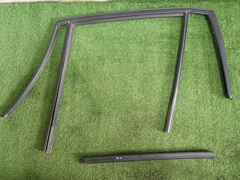 Уплотнитель стекла двери