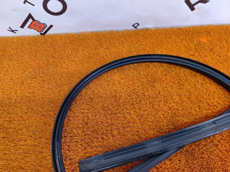 Уплотнитель двери