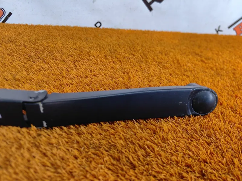 поводок стеклоочистителя