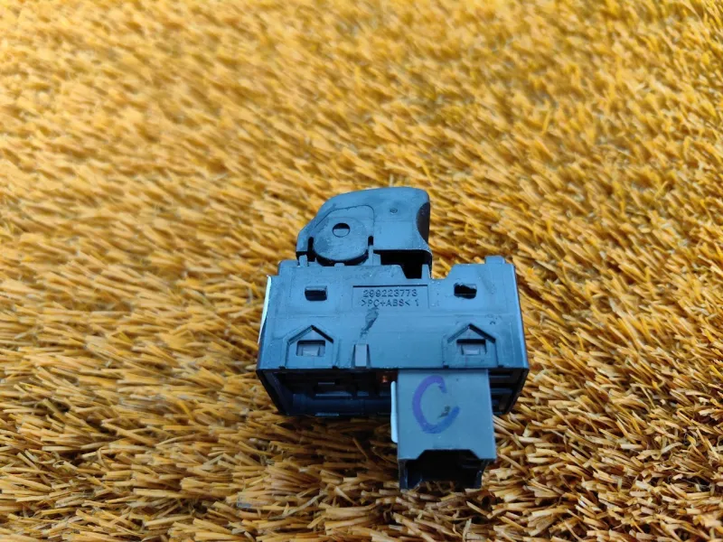 Кнопка стеклоподъемника