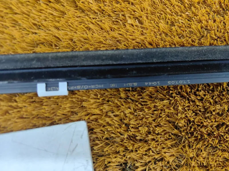 Уплотнитель стекла двери