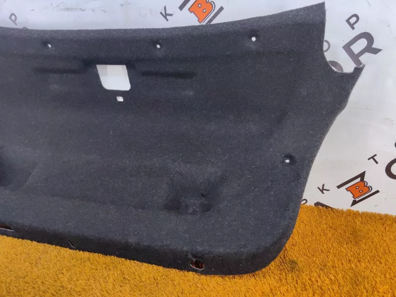 Обшивка двери багажника