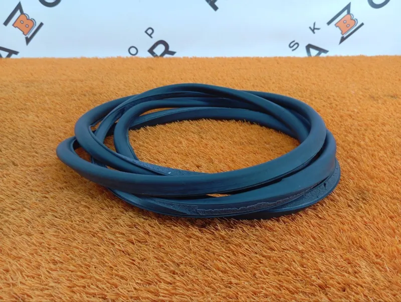 Уплотнитель проема двери