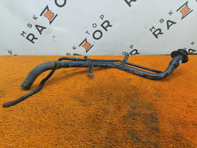 Горловина топливного бака