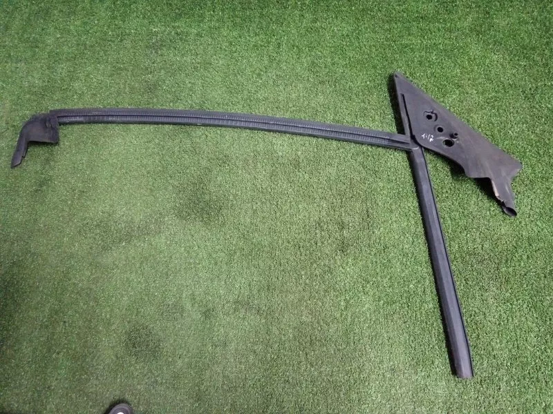 Уплотнитель стекла двери