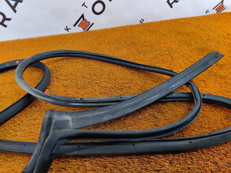 Уплотнитель двери