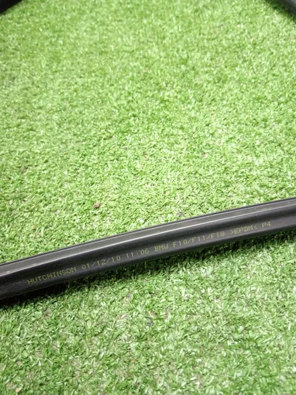 Уплотнитель стекла двери