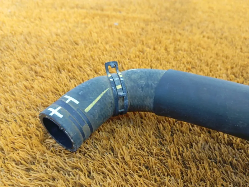 Патрубок радиатора