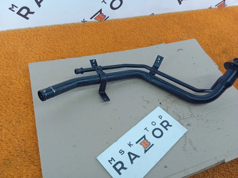 Горловина топливного бака