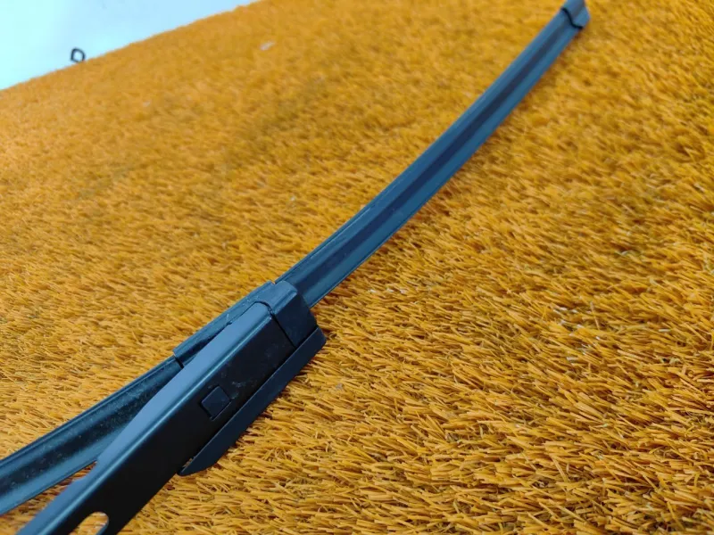 поводок стеклоочистителя