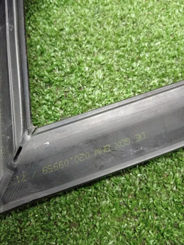 Уплотнитель стекла двери