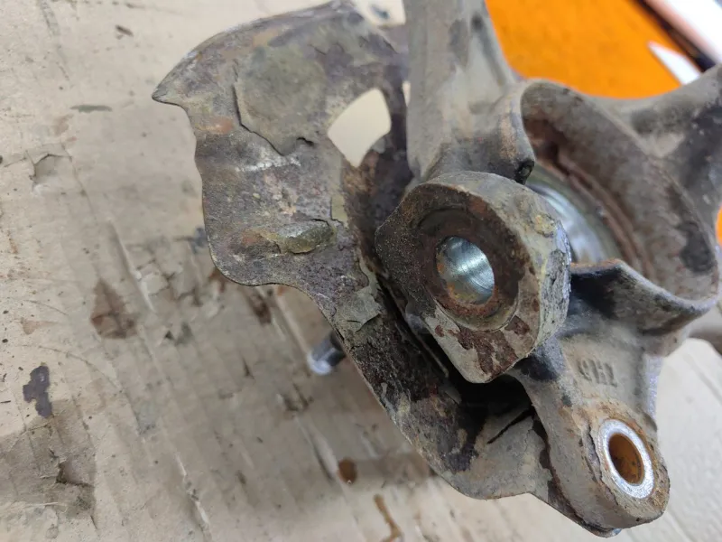 Кулак поворотный