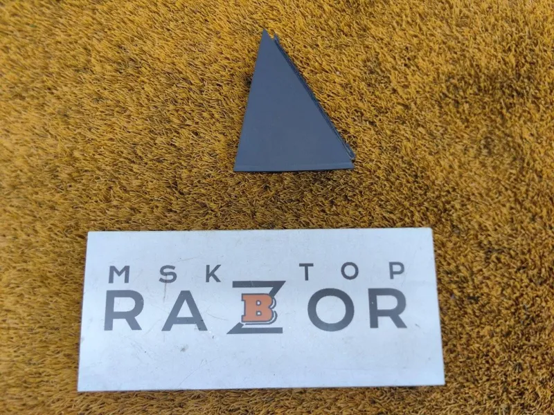 Уголок двери