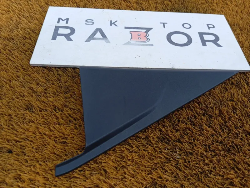 Уголок двери