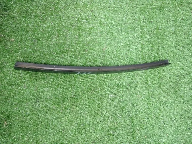 Направляющая стекла двери