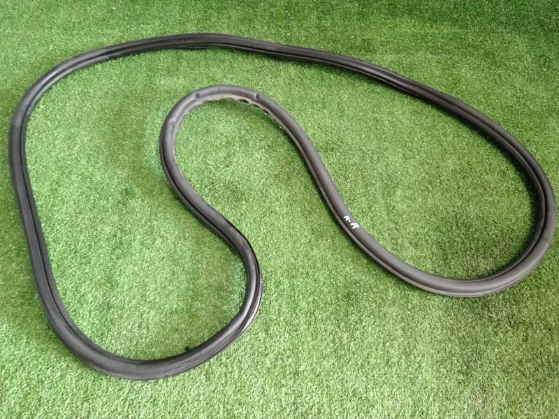 Уплотнитель проема двери