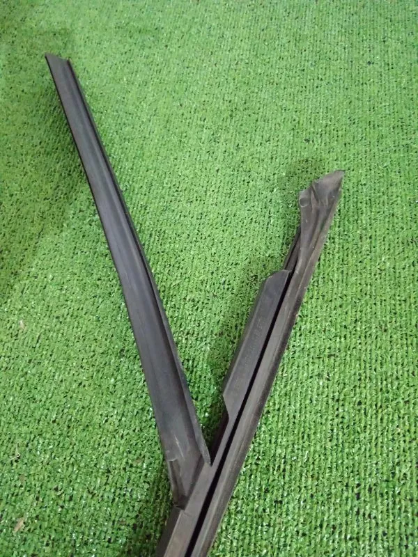 Уплотнитель стекла двери