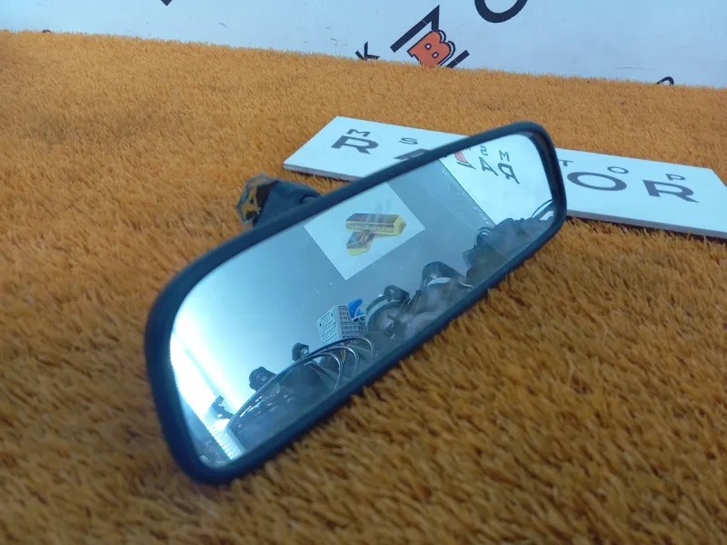 Зеркало заднего вида