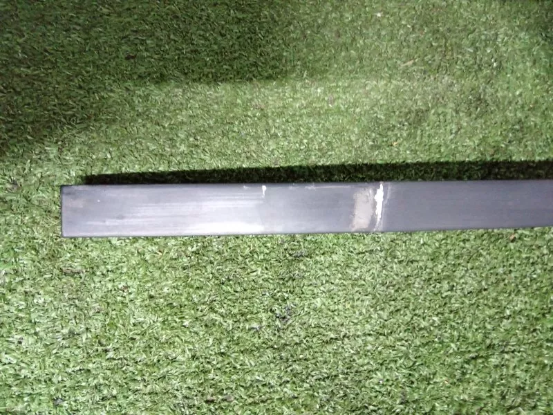 Направляющая стекла двери