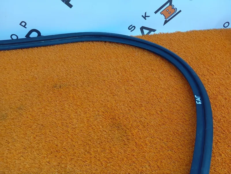 Уплотнитель багажника