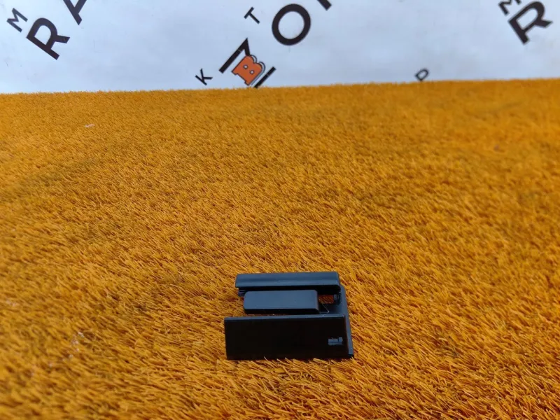 Заглушка полозьев сиденья