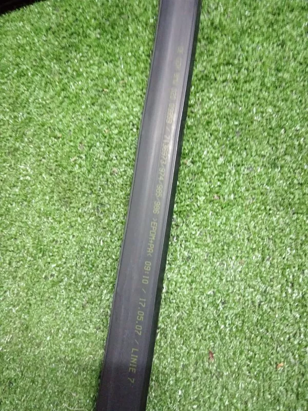 Уплотнитель стекла двери