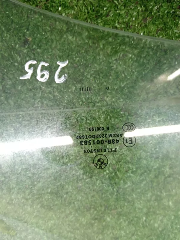 Стекло двери BMW 1-Series 2008 51357067793 E87, переднее правое