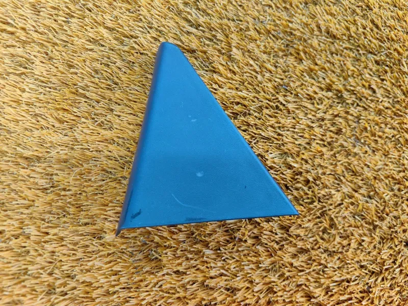 Уголок двери