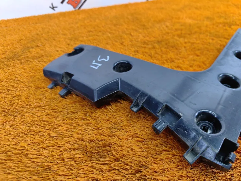 Кронштейн заднего бампера