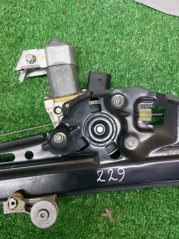 Стеклоподъемник BMW 5-Series 2007 51357184746 E60/E61, задний правый