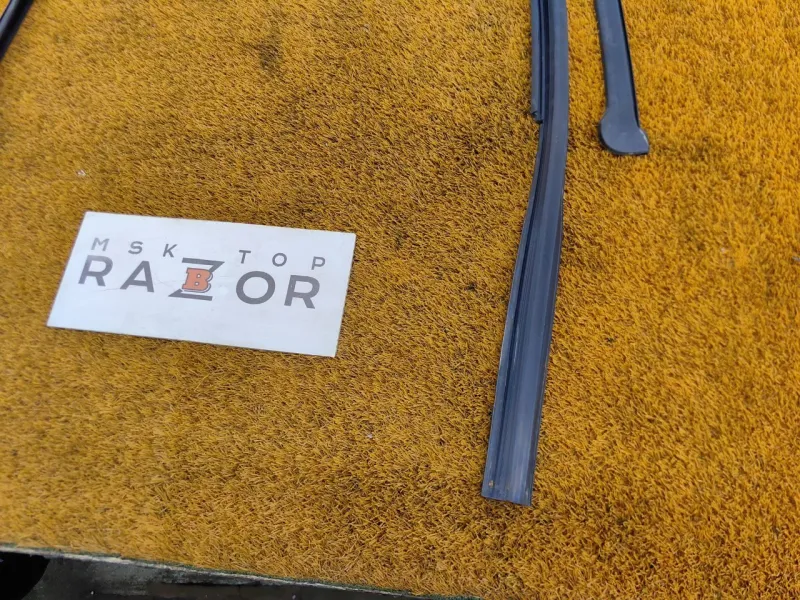 Уплотнитель стекла двери