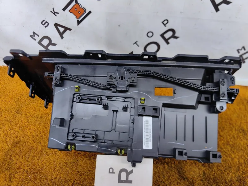 Накладка под бардачком