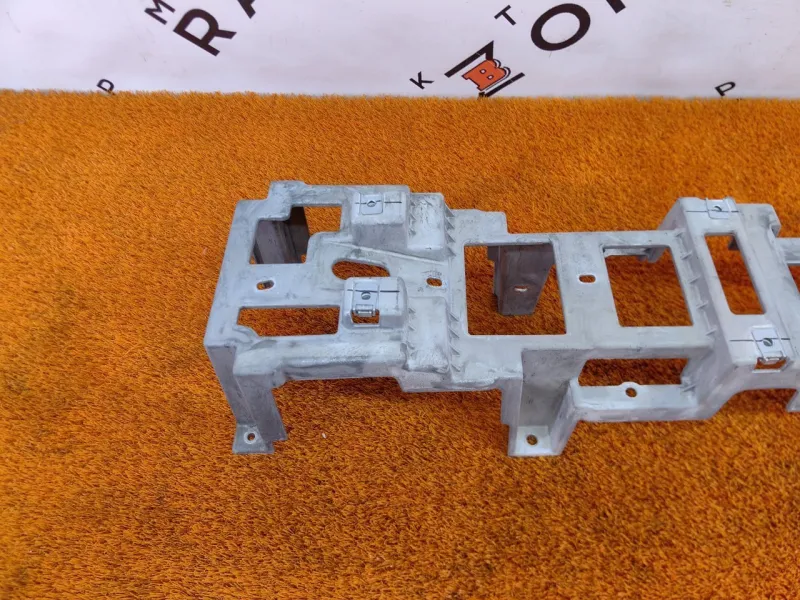 Кронштейн центральной консоли