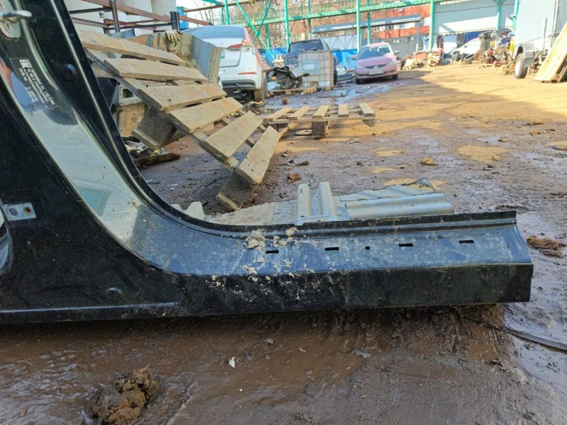 Порог с центральной стойкой