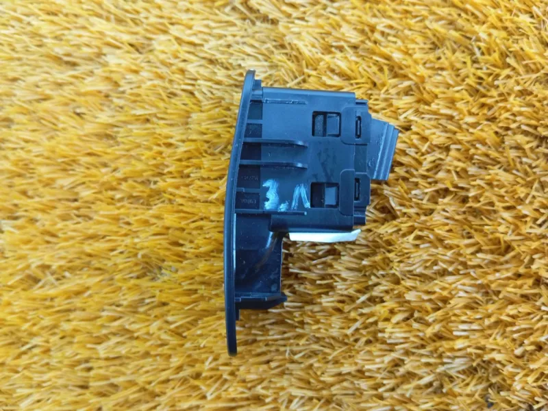 Кнопка стеклоподъемника