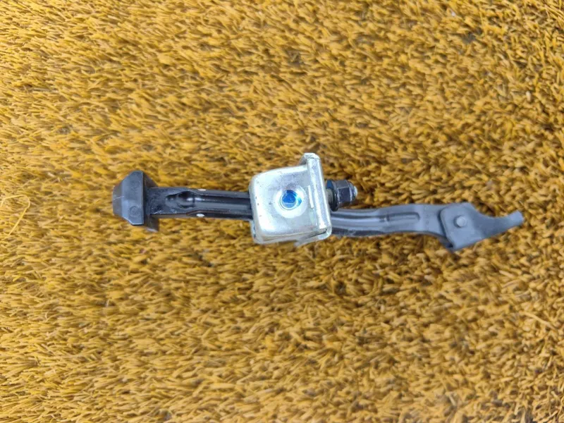 Ограничитель двери