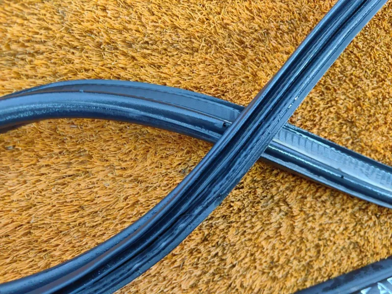 Уплотнитель багажника