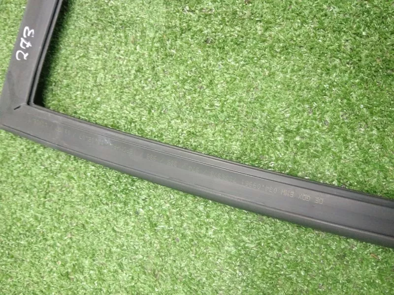 Уплотнитель стекла двери