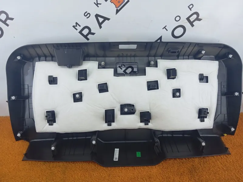 Обшивка двери багажника